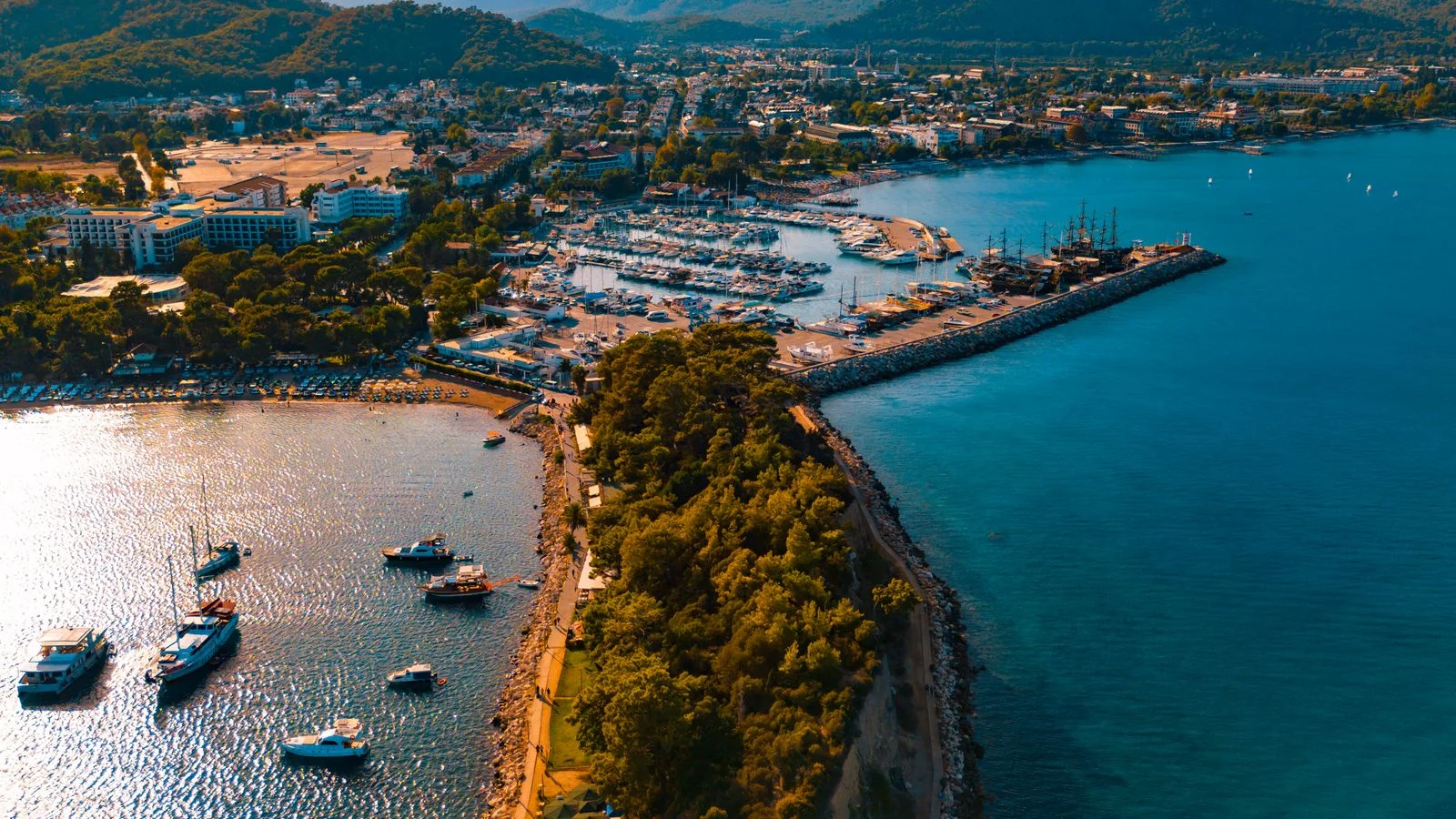 Marina und Ufer von Kemer